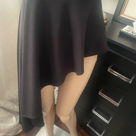 Elegant Black Asymmetrical top  size medium - Picture 4 of 6